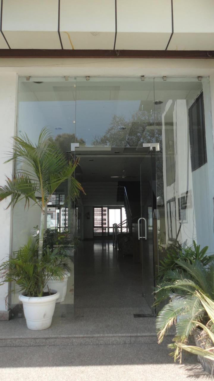 Hotel Satyartha Kāthgodām Εξωτερικό φωτογραφία